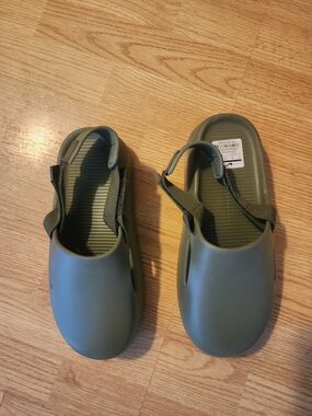 Nike Olive Green Slip-On Sandal Clogs with Adjustable Heel Strap